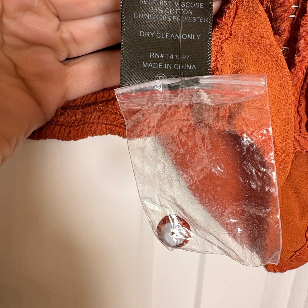 ASTR Burnt Orange Smocked Corset Blouse Puff Sleeve Cropped Romantic Boho Top S - Picture 8 of 9